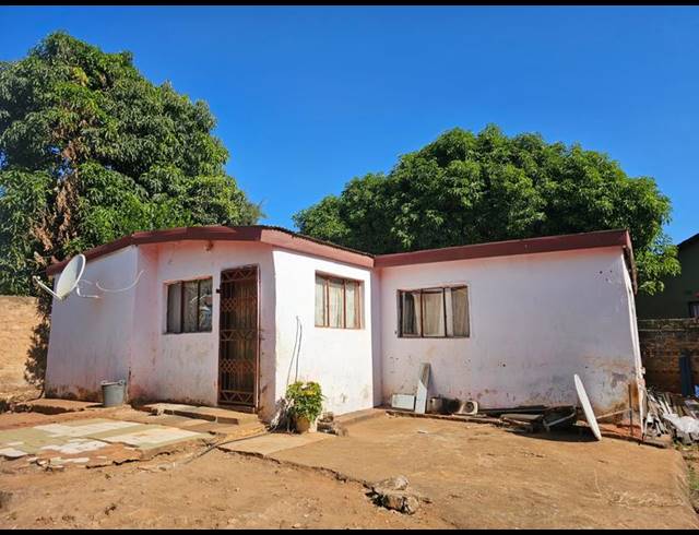 3 BEDROOM HOUSE FOR SALE IN SHAYANDIMA